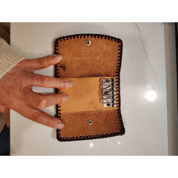 Vintage Hand Tooled Tan Leather Key Case Holder Laced Edges Snaps - Picture 6 of 11